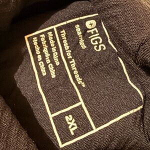 FIGS Black Seamless Top 2XL